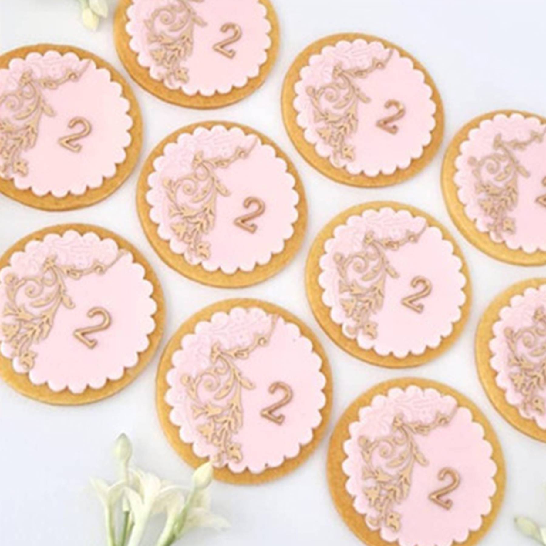 Plastic Round Cookie Molds 8pcs Lace Set - Image 4