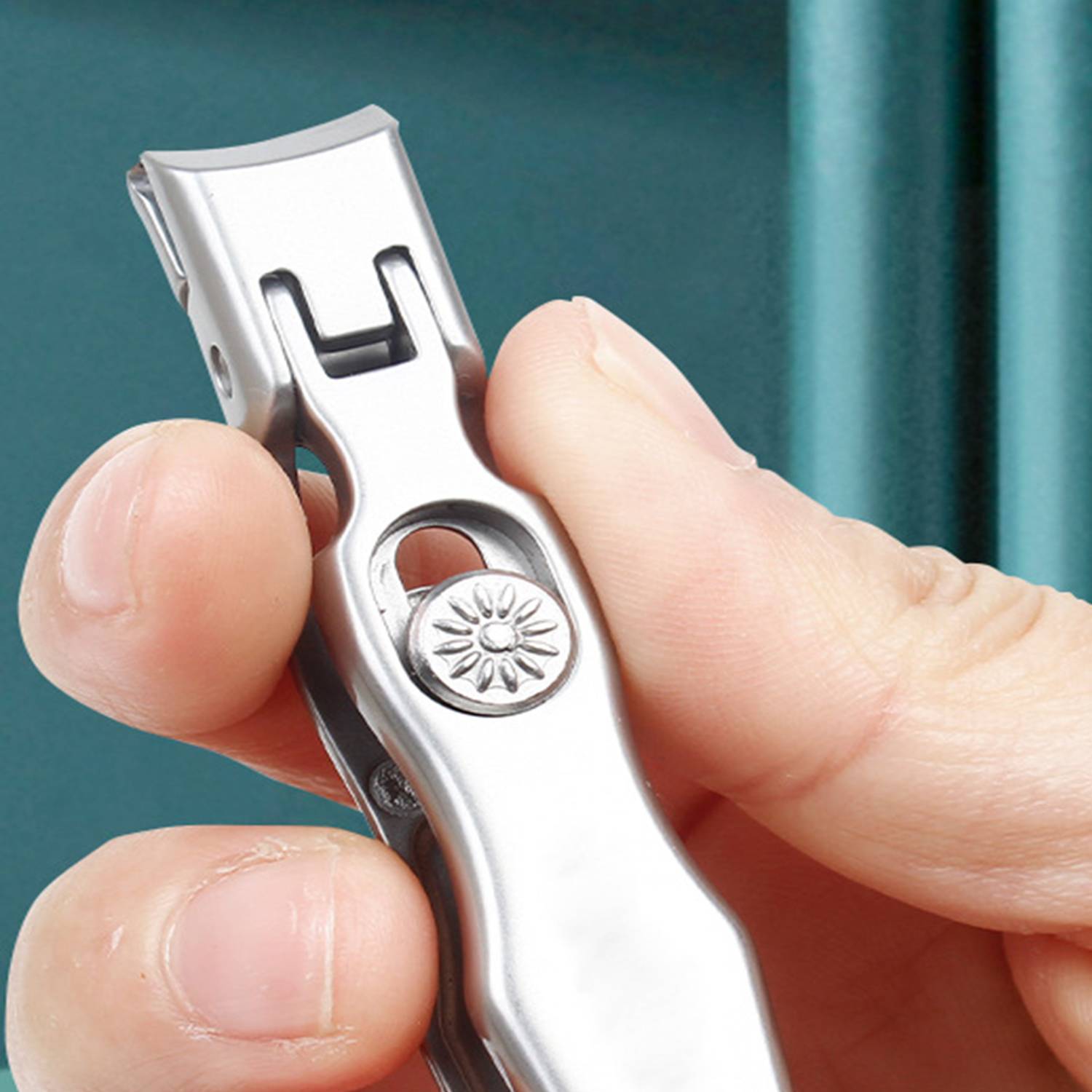Stainless Steel Anti-Splash Nail Clippers - Image 4