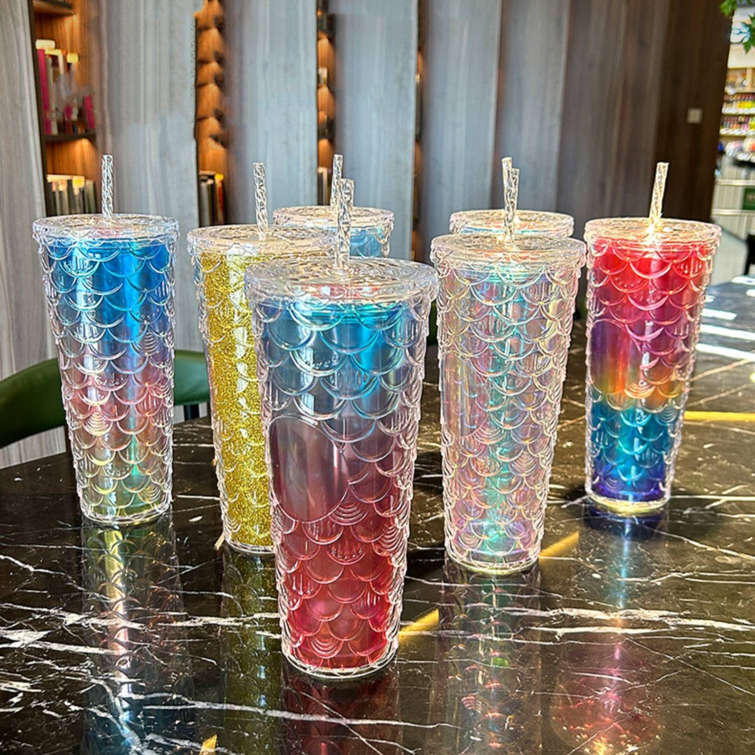 24-27Oz Fish Scale Large Capacity Cup w/ Straw - Image 3