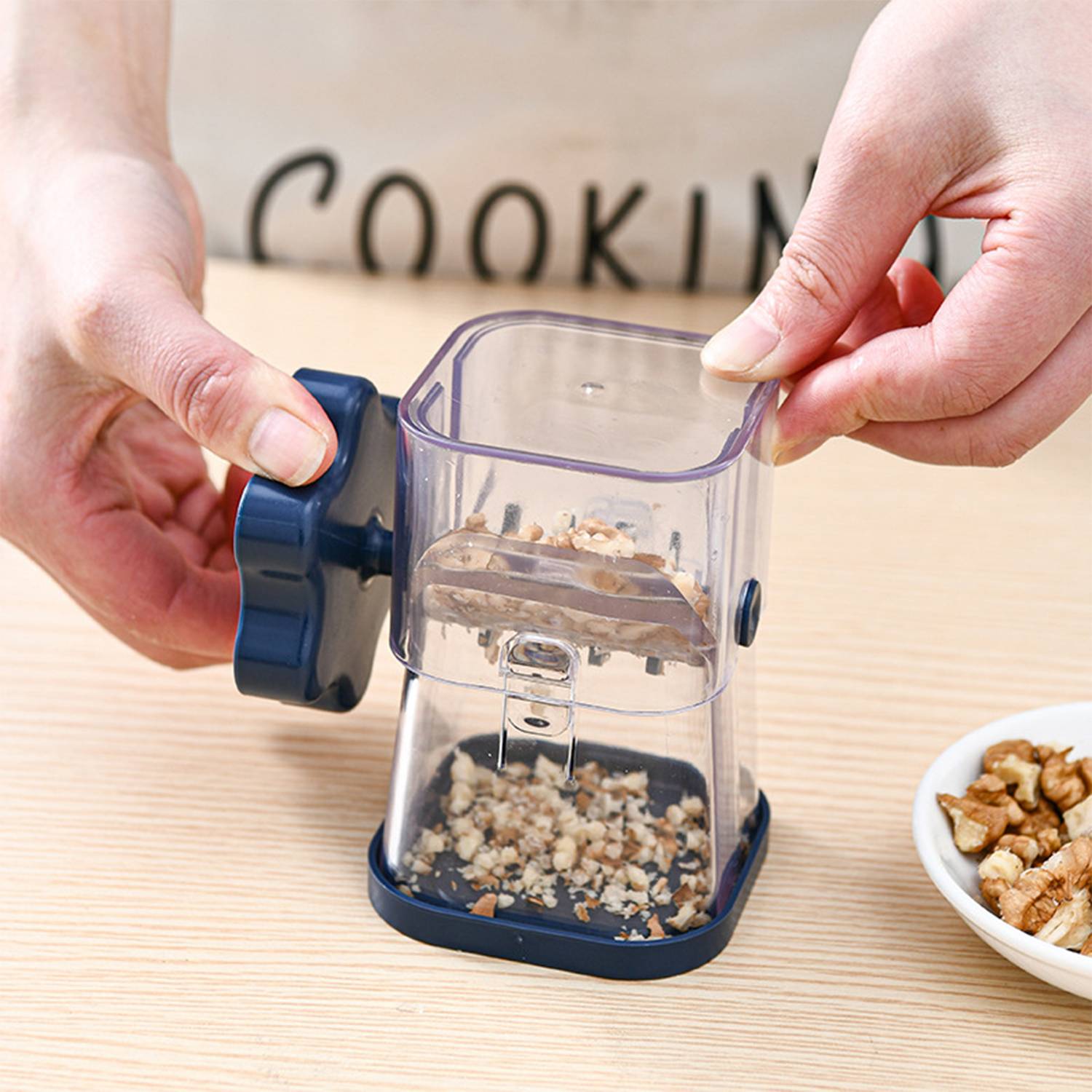 Transparent Manual Rotary Nut Grinder - Image 3